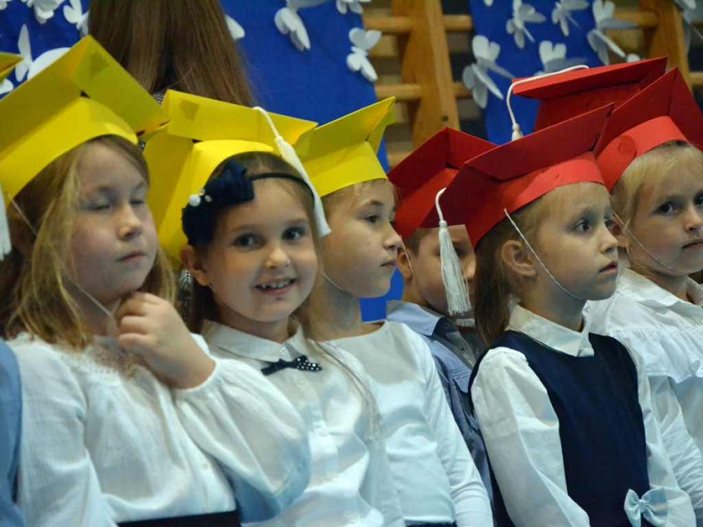 Witaj szkoło! Pasowanie uczniów klas pierwszych w miejskiej ósemce