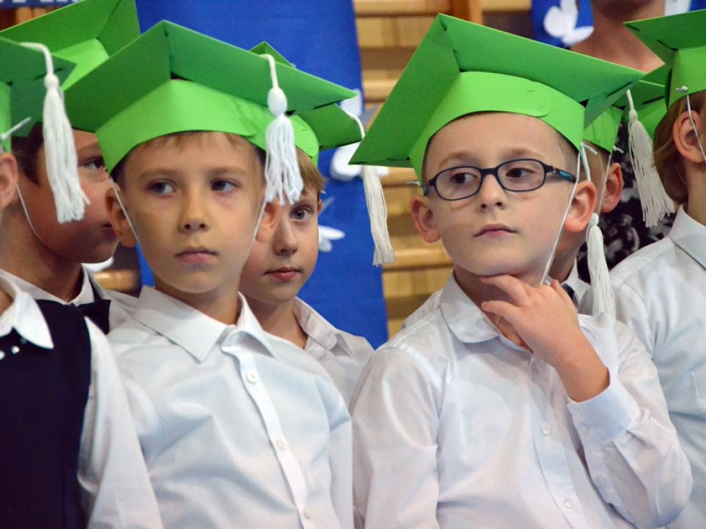 Witaj szkoło! Pasowanie uczniów klas pierwszych w miejskiej ósemce