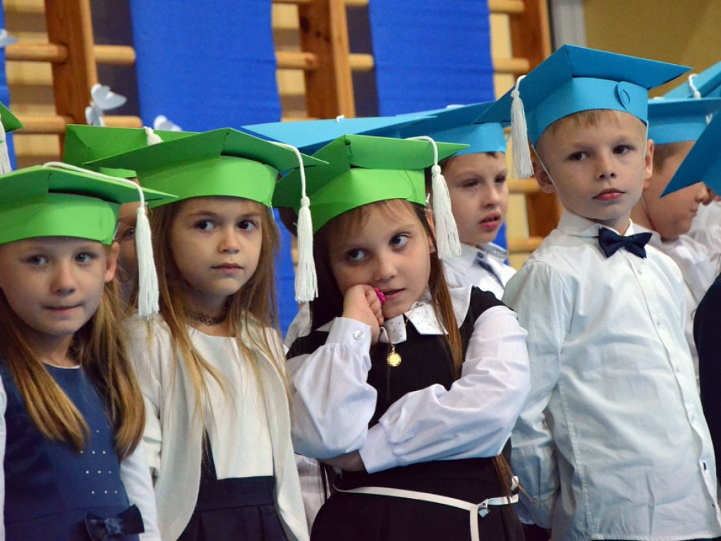 Witaj szkoło! Pasowanie uczniów klas pierwszych w miejskiej ósemce