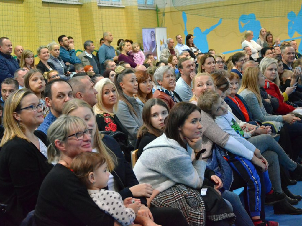 Witaj szkoło! Pasowanie uczniów klas pierwszych w miejskiej ósemce