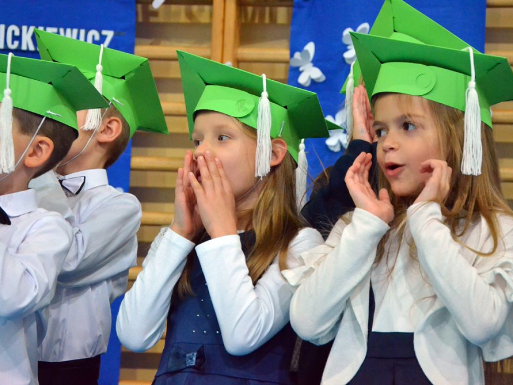Witaj szkoło! Pasowanie uczniów klas pierwszych w miejskiej ósemce