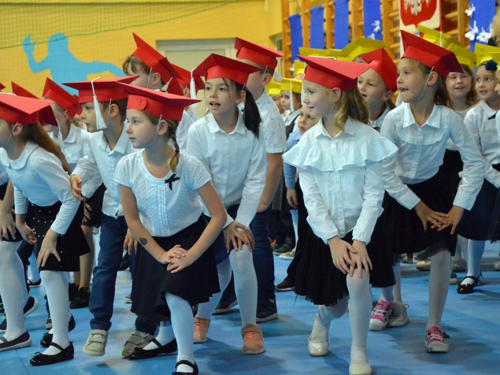 Witaj szkoło! Pasowanie uczniów klas pierwszych w miejskiej ósemce