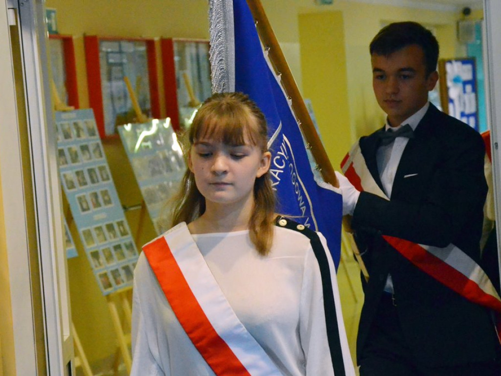 Witaj szkoło! Pasowanie uczniów klas pierwszych w miejskiej ósemce