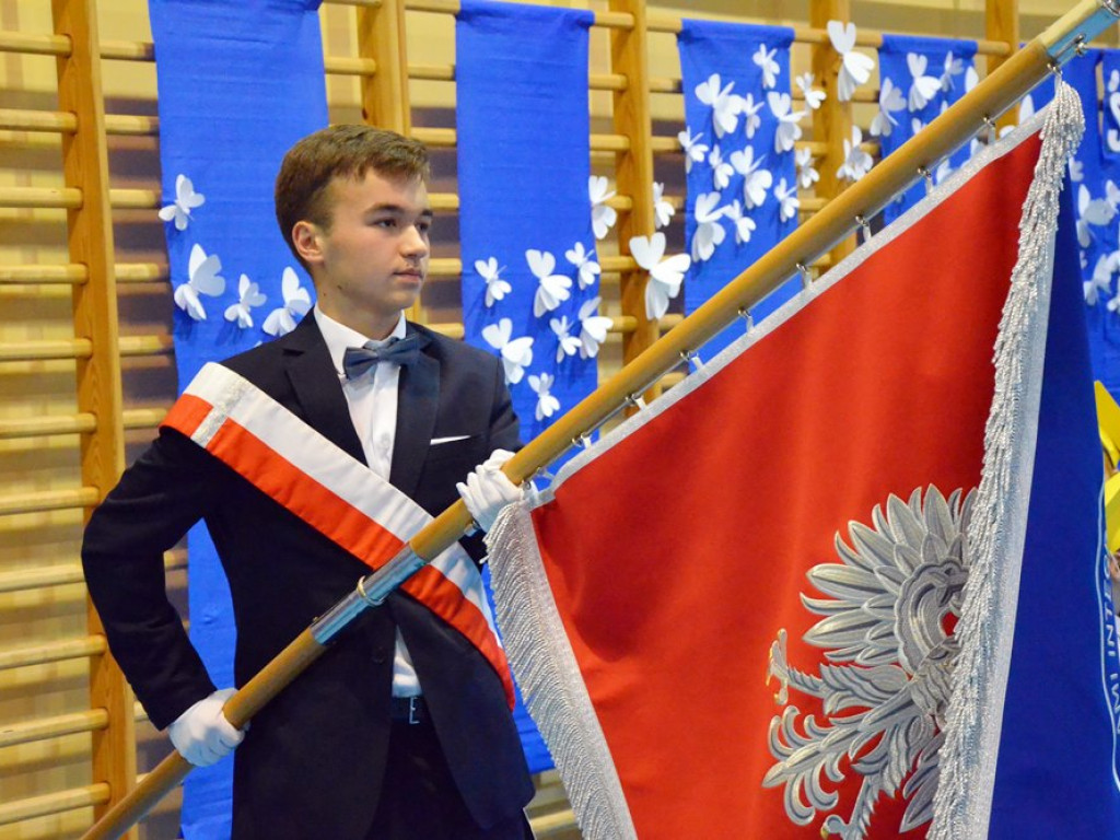Witaj szkoło! Pasowanie uczniów klas pierwszych w miejskiej ósemce