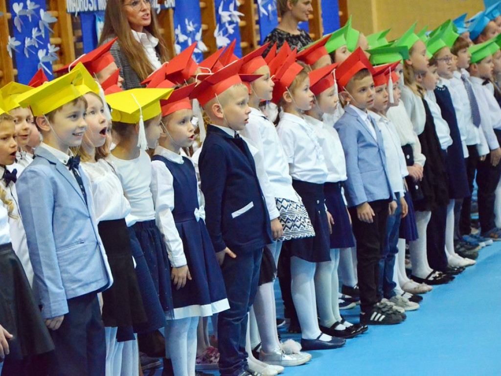 Witaj szkoło! Pasowanie uczniów klas pierwszych w miejskiej ósemce