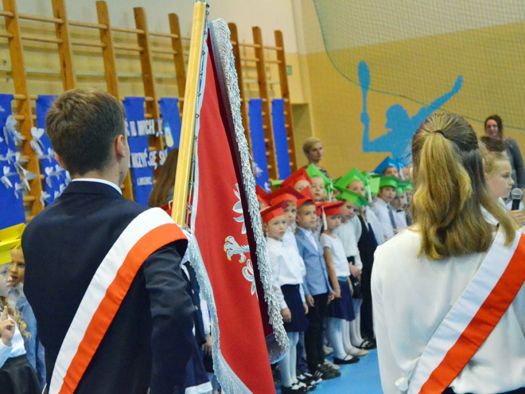 Witaj szkoło! Pasowanie uczniów klas pierwszych w miejskiej ósemce