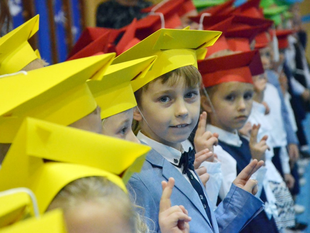 Witaj szkoło! Pasowanie uczniów klas pierwszych w miejskiej ósemce