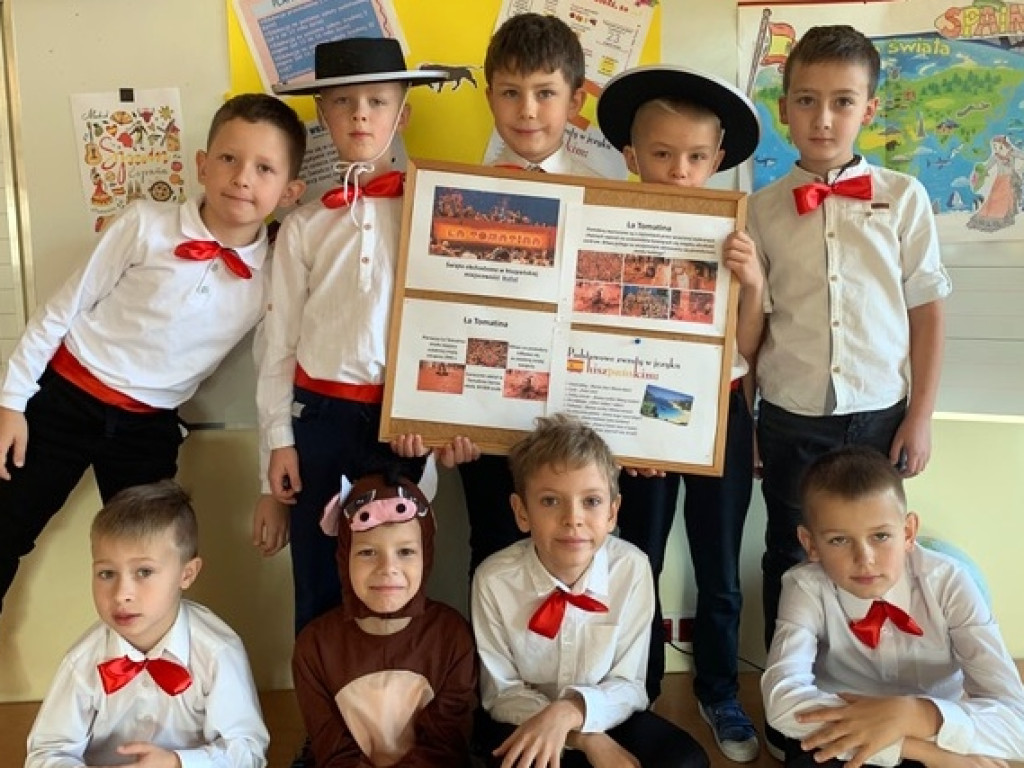 Świetna zabawa w Aslanie. Dzień kolorowy połączony z edukacją