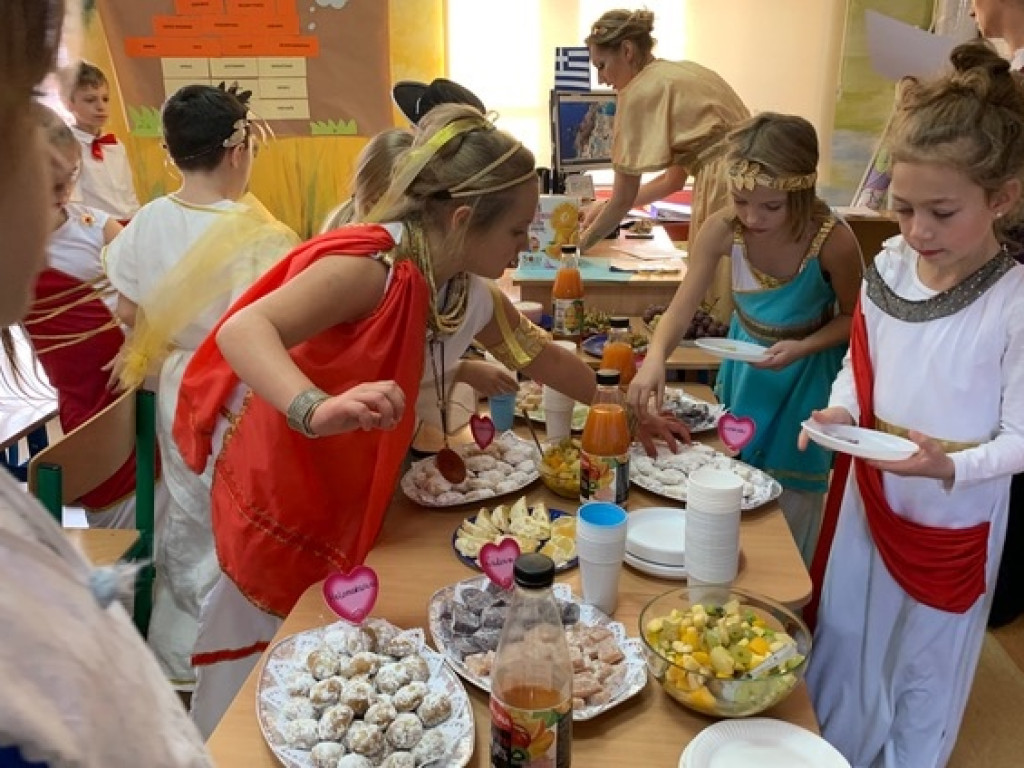 Świetna zabawa w Aslanie. Dzień kolorowy połączony z edukacją