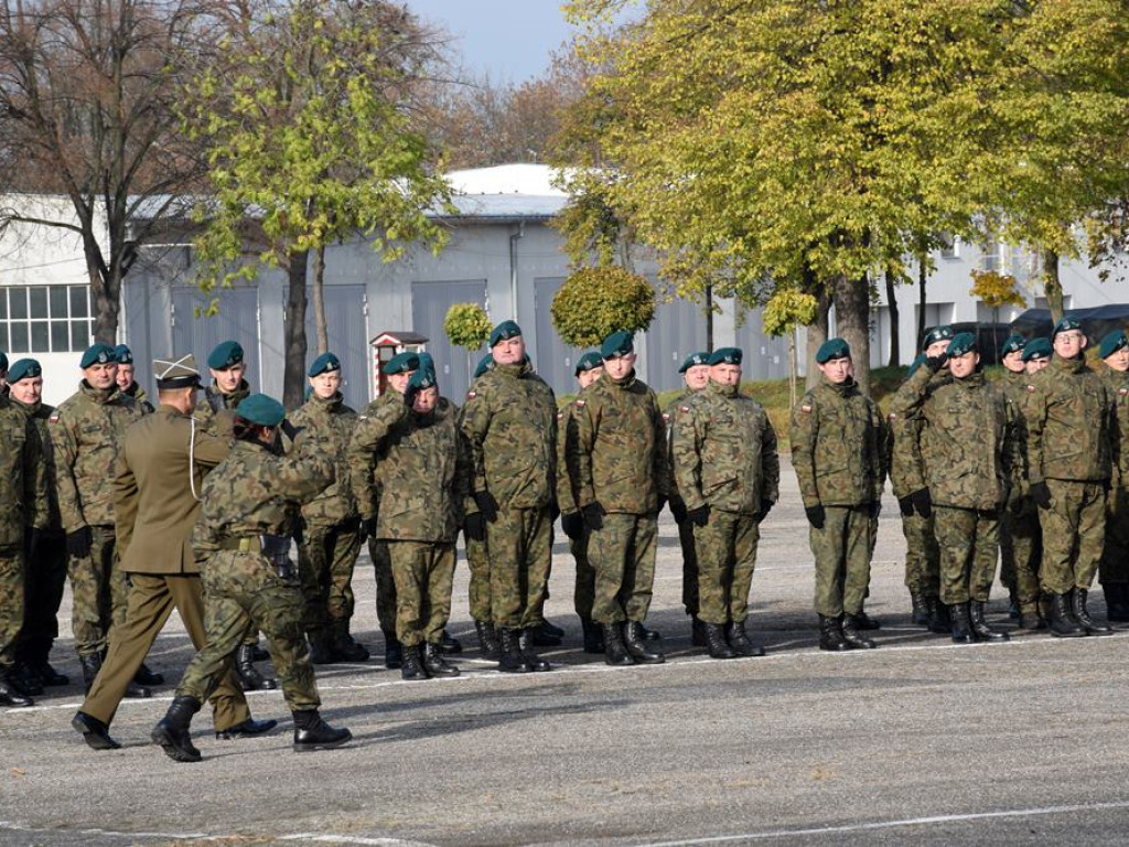 Uroczystość 4 Głogowskiego Batalionu Inżynieryjnego. Z okazji Święta Niepodległości awanse i nagrody dla żołnierzy