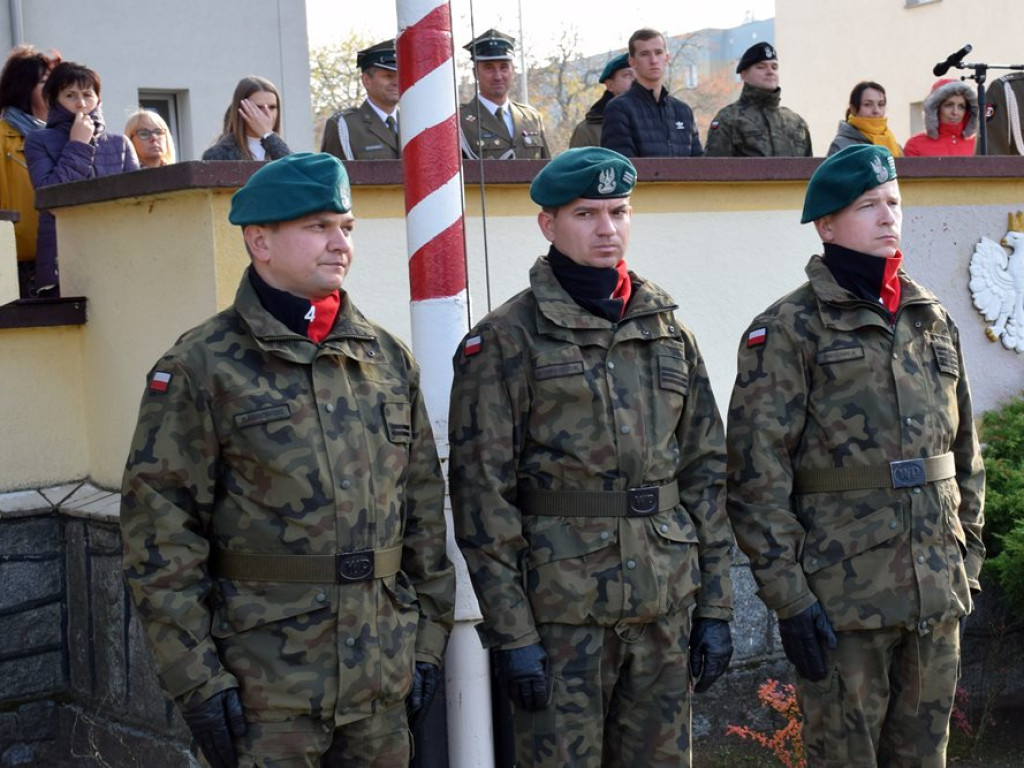 Uroczystość 4 Głogowskiego Batalionu Inżynieryjnego. Z okazji Święta Niepodległości awanse i nagrody dla żołnierzy