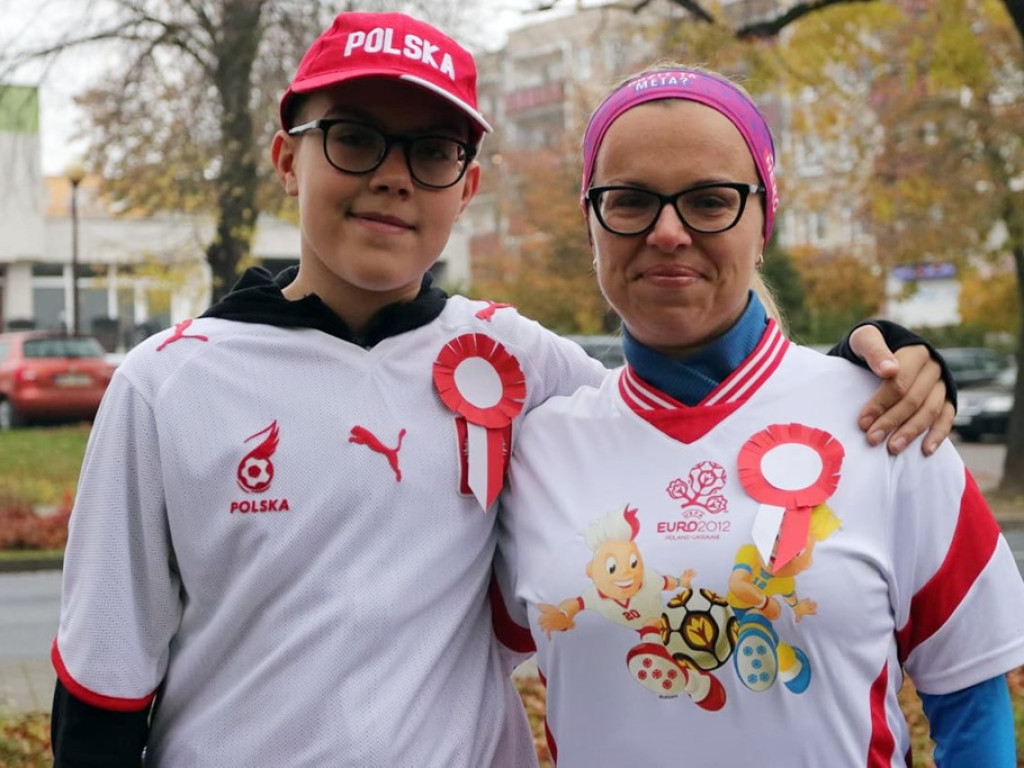 Biało-czerwony bieg w parku. Uczestnicy odpowiedzieli na apel z okazji Święta Niepodległości