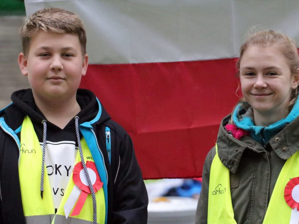 Biało-czerwony bieg w parku. Uczestnicy odpowiedzieli na apel z okazji Święta Niepodległości