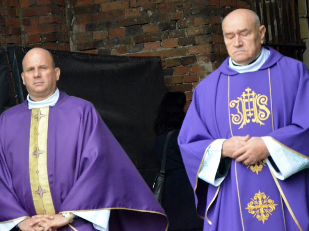 Ostatnia droga śp. Danuty Krahl-Seretnej. Znaną lekarkę żegnały tłumy