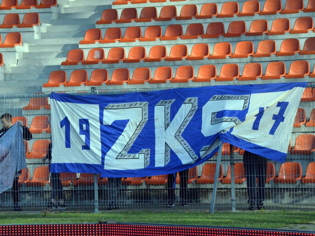 Najpierw rzut karny, potem kontra Chrobrego. Ugraliśmy cenny punkt, ale straciliśmy Benedyczaka