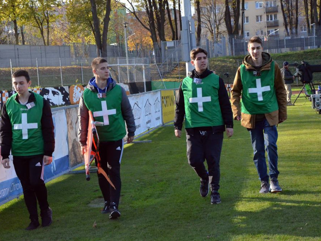 Najpierw rzut karny, potem kontra Chrobrego. Ugraliśmy cenny punkt, ale straciliśmy Benedyczaka