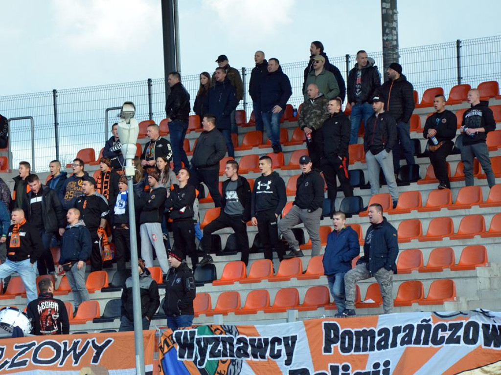 Najpierw rzut karny, potem kontra Chrobrego. Ugraliśmy cenny punkt, ale straciliśmy Benedyczaka