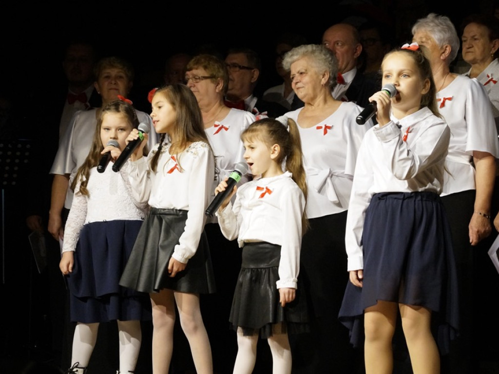 Wspólne śpiewanie pieśni patriotycznych to w Grębocicach tradycja