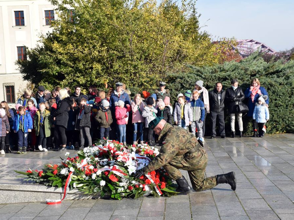 Z dumą świętujemy 101. rocznicę odzyskania niepodległości. Tłumy głogowian na mszy i pod pomnikiem