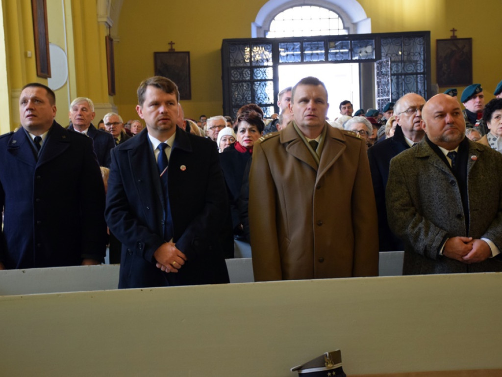 Z dumą świętujemy 101. rocznicę odzyskania niepodległości. Tłumy głogowian na mszy i pod pomnikiem