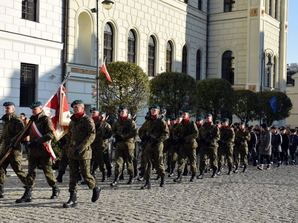 Z dumą świętujemy 101. rocznicę odzyskania niepodległości. Tłumy głogowian na mszy i pod pomnikiem