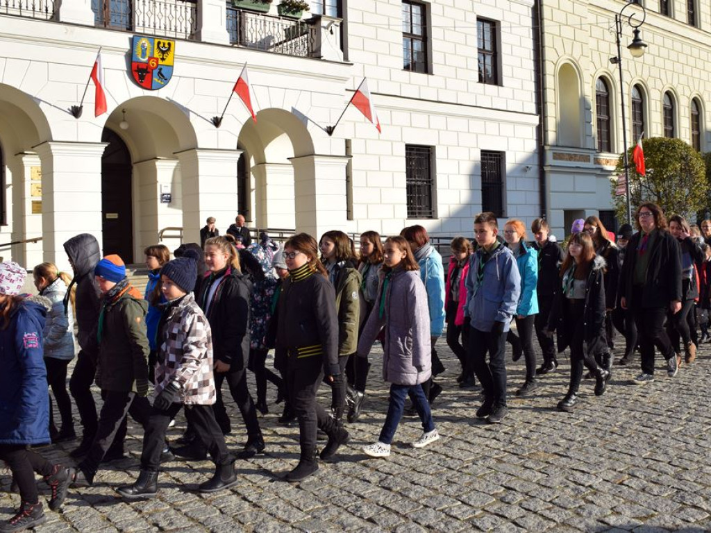 Z dumą świętujemy 101. rocznicę odzyskania niepodległości. Tłumy głogowian na mszy i pod pomnikiem