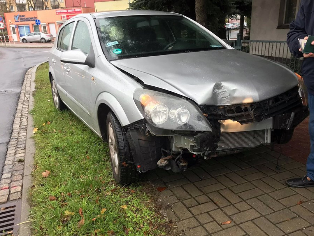 Wypadł z zakrętu na ulicy Wojska Polskiego i uderzył w latarnię