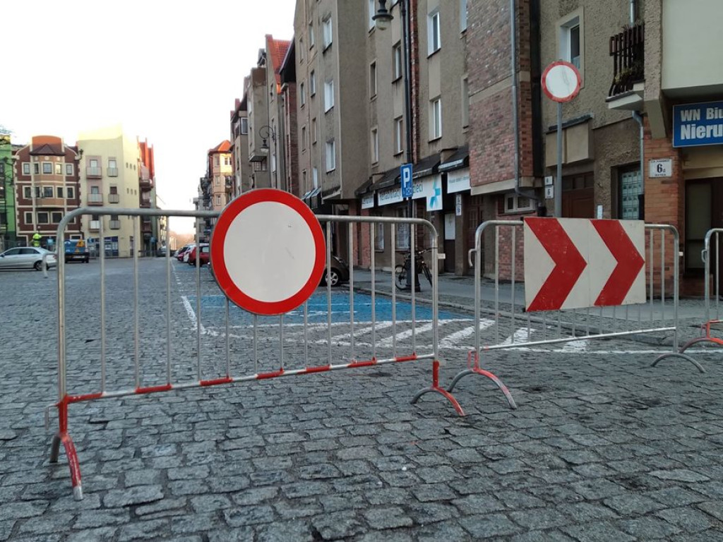 Dwie ulice wyłączone z ruchu na Rynku. Kierowcy zaskoczeni