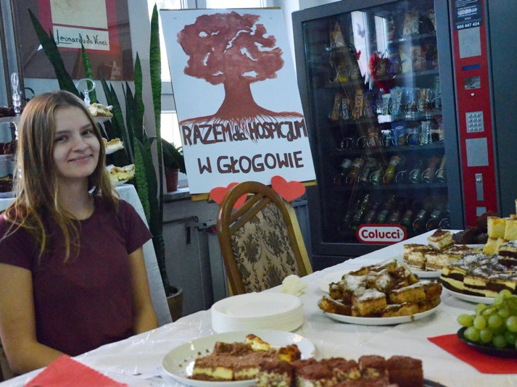 Uczniowie zbierają pieniądze na hospicjum. Upiekli ciasta i zrobili tosty