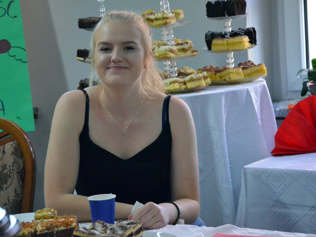Uczniowie zbierają pieniądze na hospicjum. Upiekli ciasta i zrobili tosty