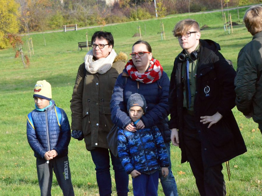 Posadzili kolejne drzewa i krzewy w parku 100-lecia Odzyskania Niepodległości
