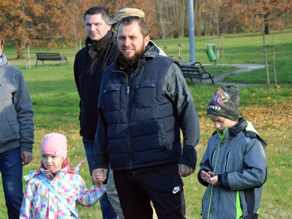 Posadzili kolejne drzewa i krzewy w parku 100-lecia Odzyskania Niepodległości