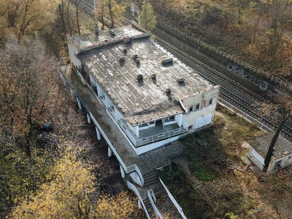 Neptun wczoraj płonął, a dziś znów koczują tam bezdomni. I nie chcą stąd się wynieść