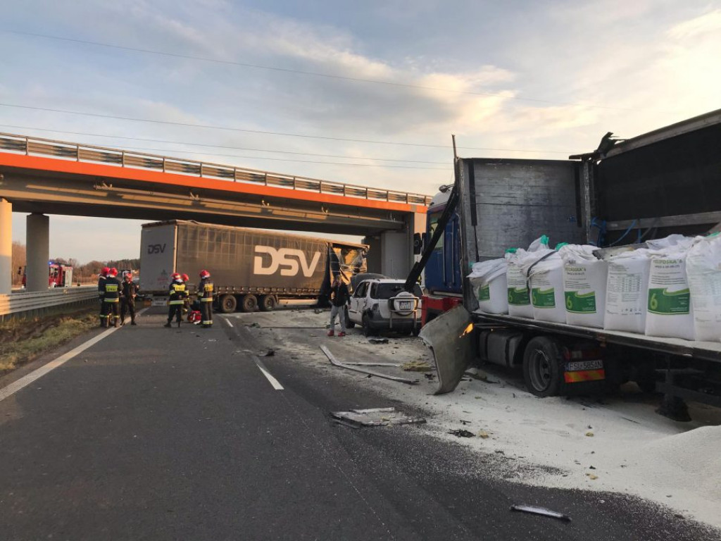 Wypadek na S3 pomiędzy Głogowem a Polkowicami. Jedna osoba ranna, droga zablokowana
