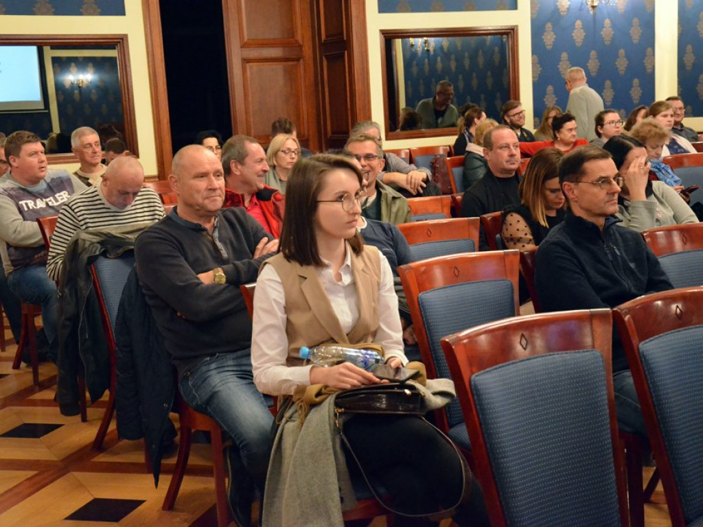 Prezydent spotkał się z mieszkańcami i... się zaczęło. Za mało parkingów, lustro nie w tym miejscu i wiele innych uwag