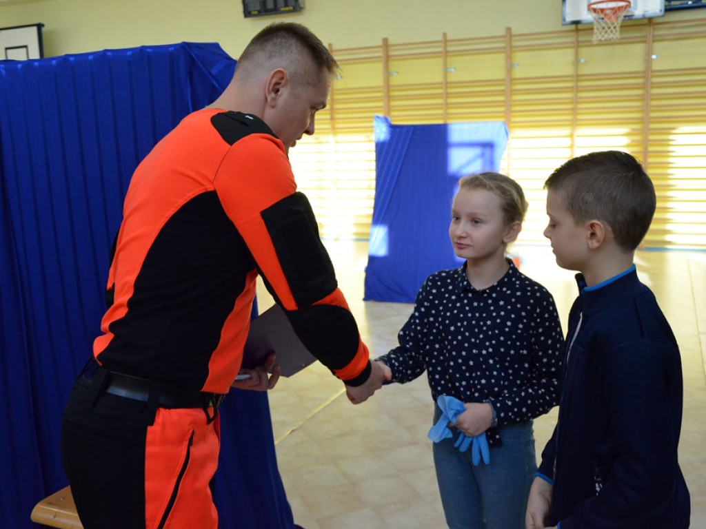 Udzielali pierwszej pomocy i zdobywali nagrody w powiatowym konkursie