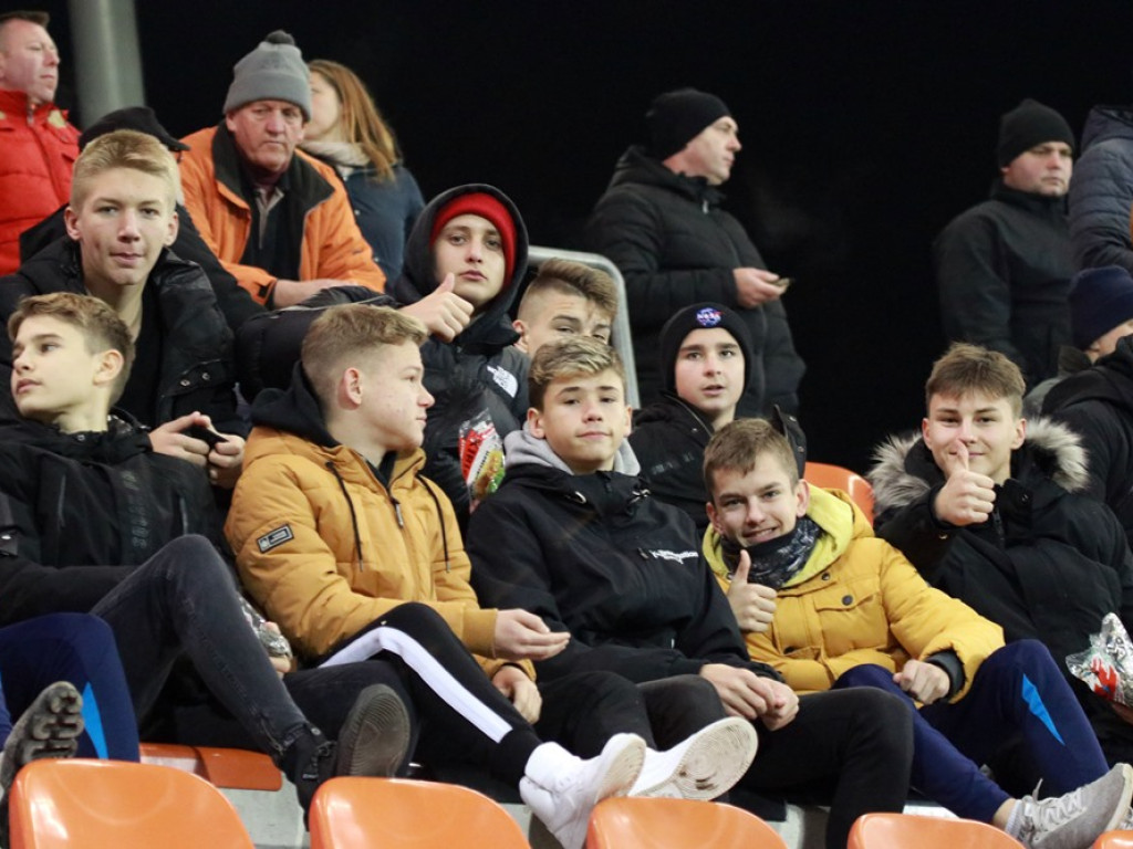 Na trybunach gorąco! Derby przyciągnęły na stadion sporo kibiców