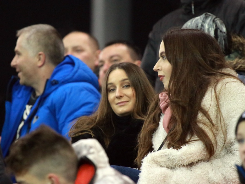 Na trybunach gorąco! Derby przyciągnęły na stadion sporo kibiców
