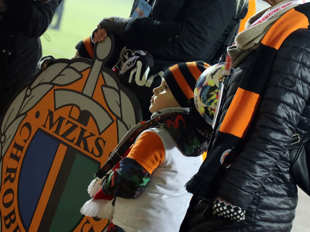 Na trybunach gorąco! Derby przyciągnęły na stadion sporo kibiców