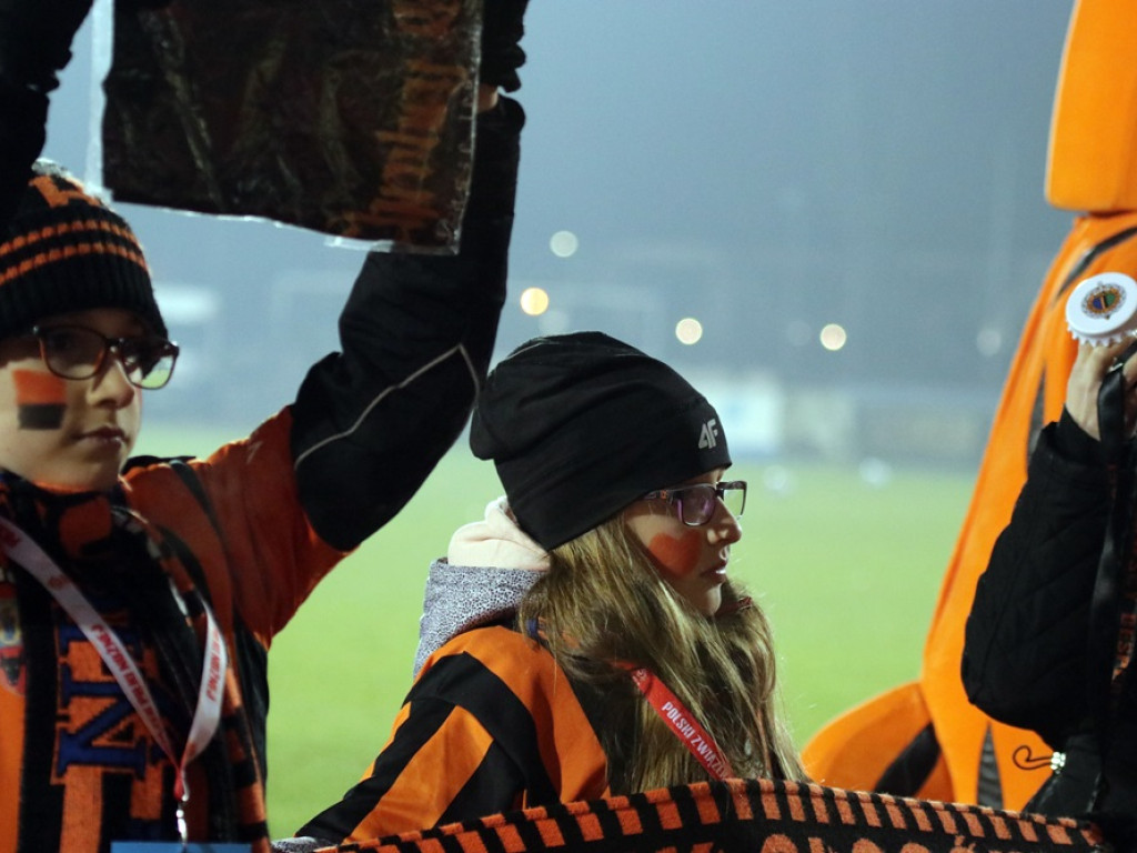 Na trybunach gorąco! Derby przyciągnęły na stadion sporo kibiców