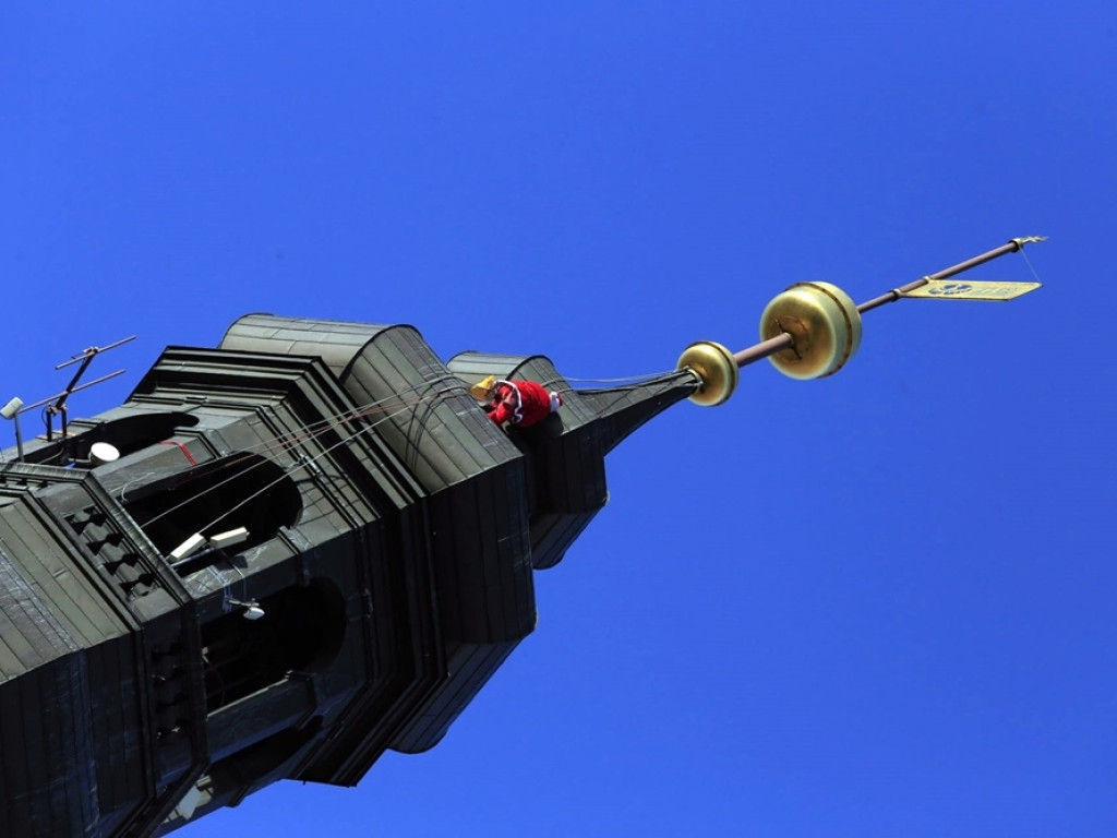 Czapka świętego Mikołaja już  na głogowskim ratuszu!