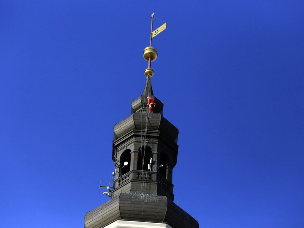 Czapka świętego Mikołaja już  na głogowskim ratuszu!