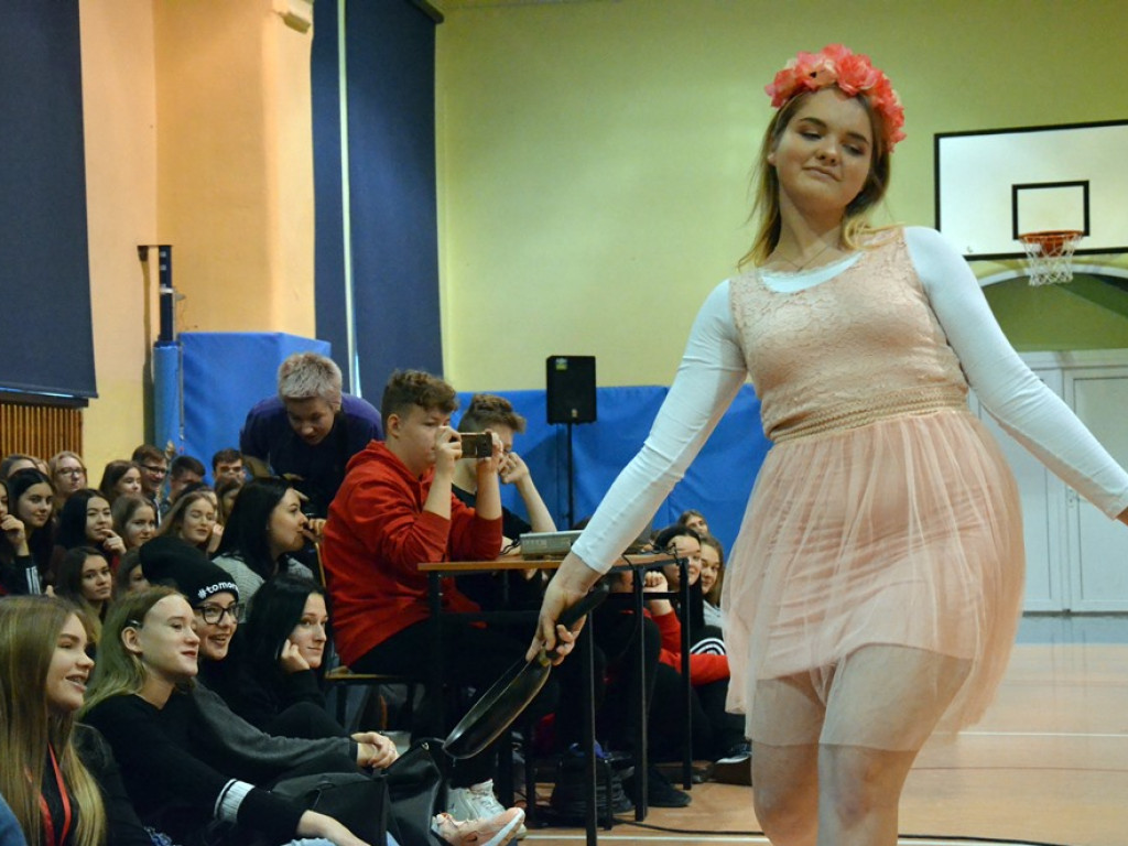 Cały ekonomik pomaga fundacji. Uczniowie zorganizowali charytatywny występ i kiermasz