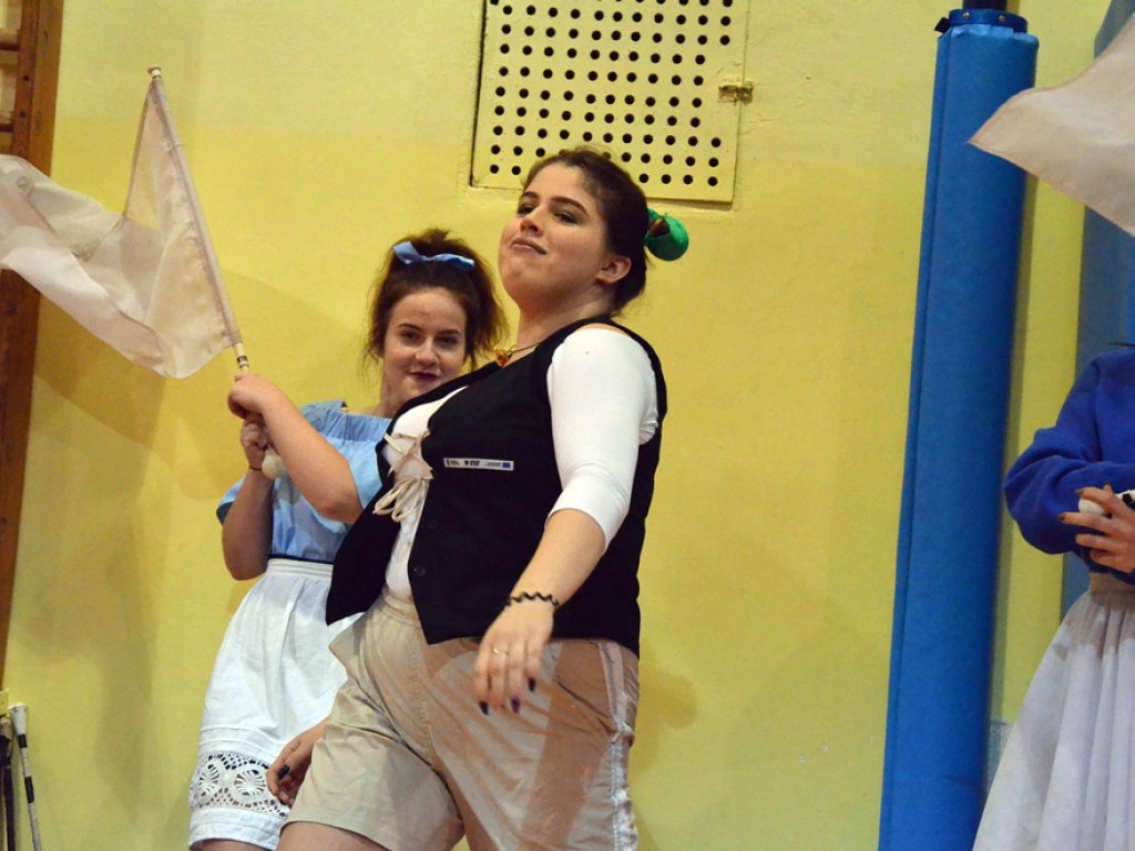 Cały ekonomik pomaga fundacji. Uczniowie zorganizowali charytatywny występ i kiermasz