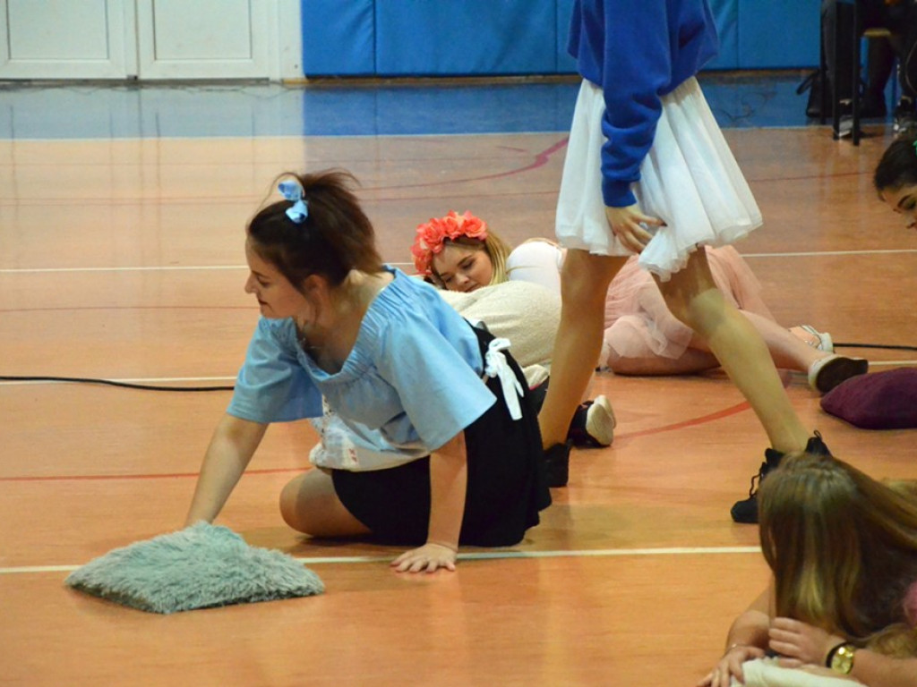 Cały ekonomik pomaga fundacji. Uczniowie zorganizowali charytatywny występ i kiermasz