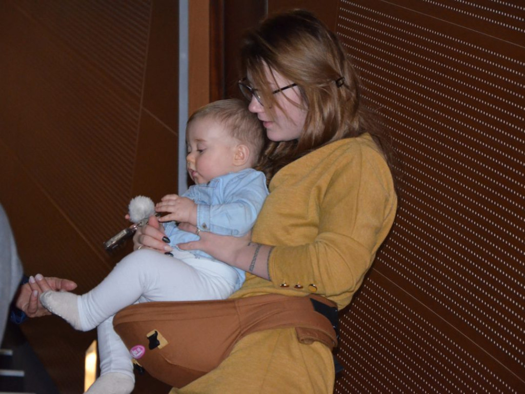 Studenci z dyplomami ukończenia głogowskiej uczelni. Absolutorium w PWSZ