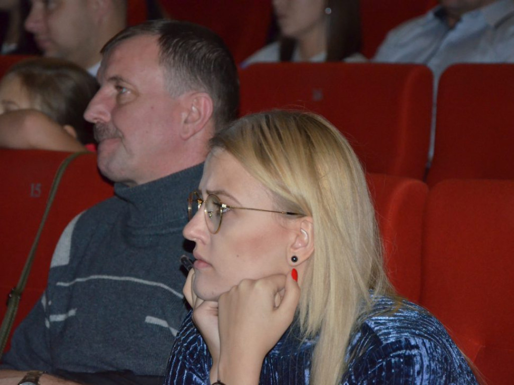 Studenci z dyplomami ukończenia głogowskiej uczelni. Absolutorium w PWSZ