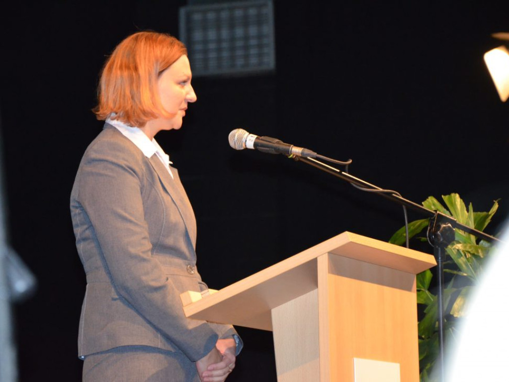 Studenci z dyplomami ukończenia głogowskiej uczelni. Absolutorium w PWSZ