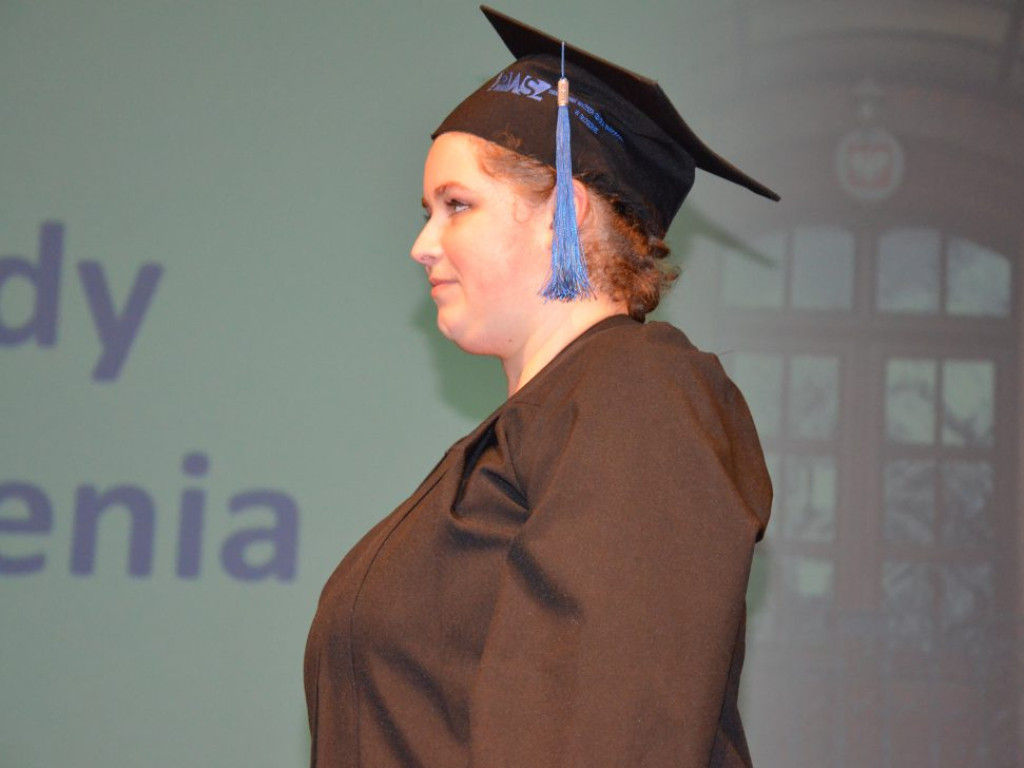 Studenci z dyplomami ukończenia głogowskiej uczelni. Absolutorium w PWSZ