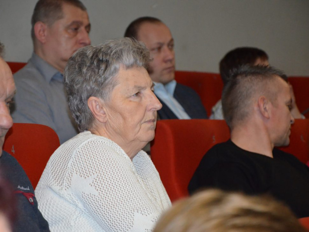 Studenci z dyplomami ukończenia głogowskiej uczelni. Absolutorium w PWSZ